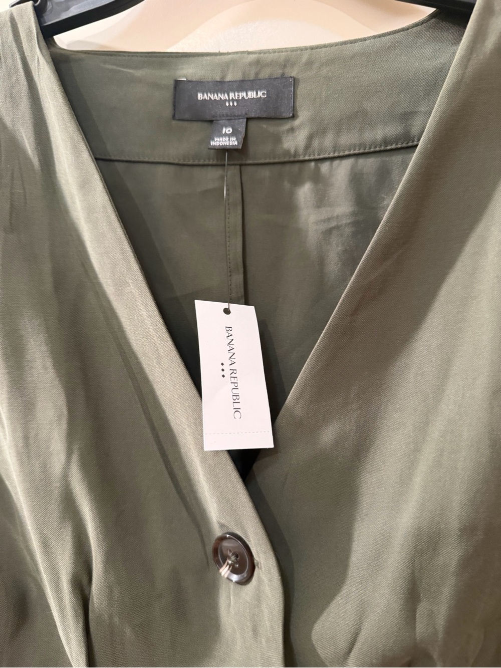 Banana Republic Olive V-Neck Button Front Top - Picture 3 of 7